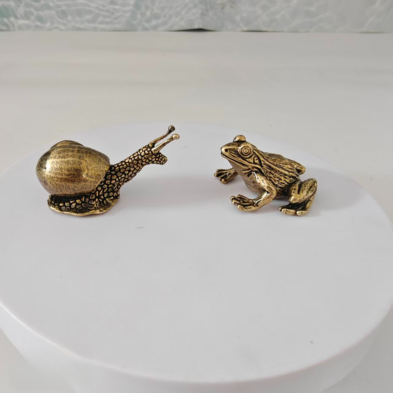 Aquarium Fish Guppy - 2 buah ornamen mini katak dan